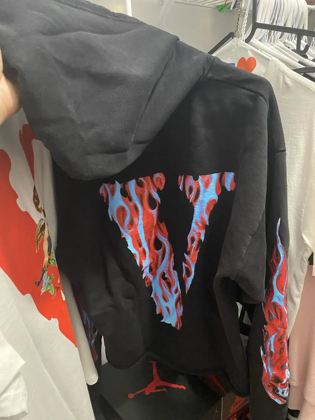 Sudadera con capucha Vlone Skully Rojo
Flame Negro