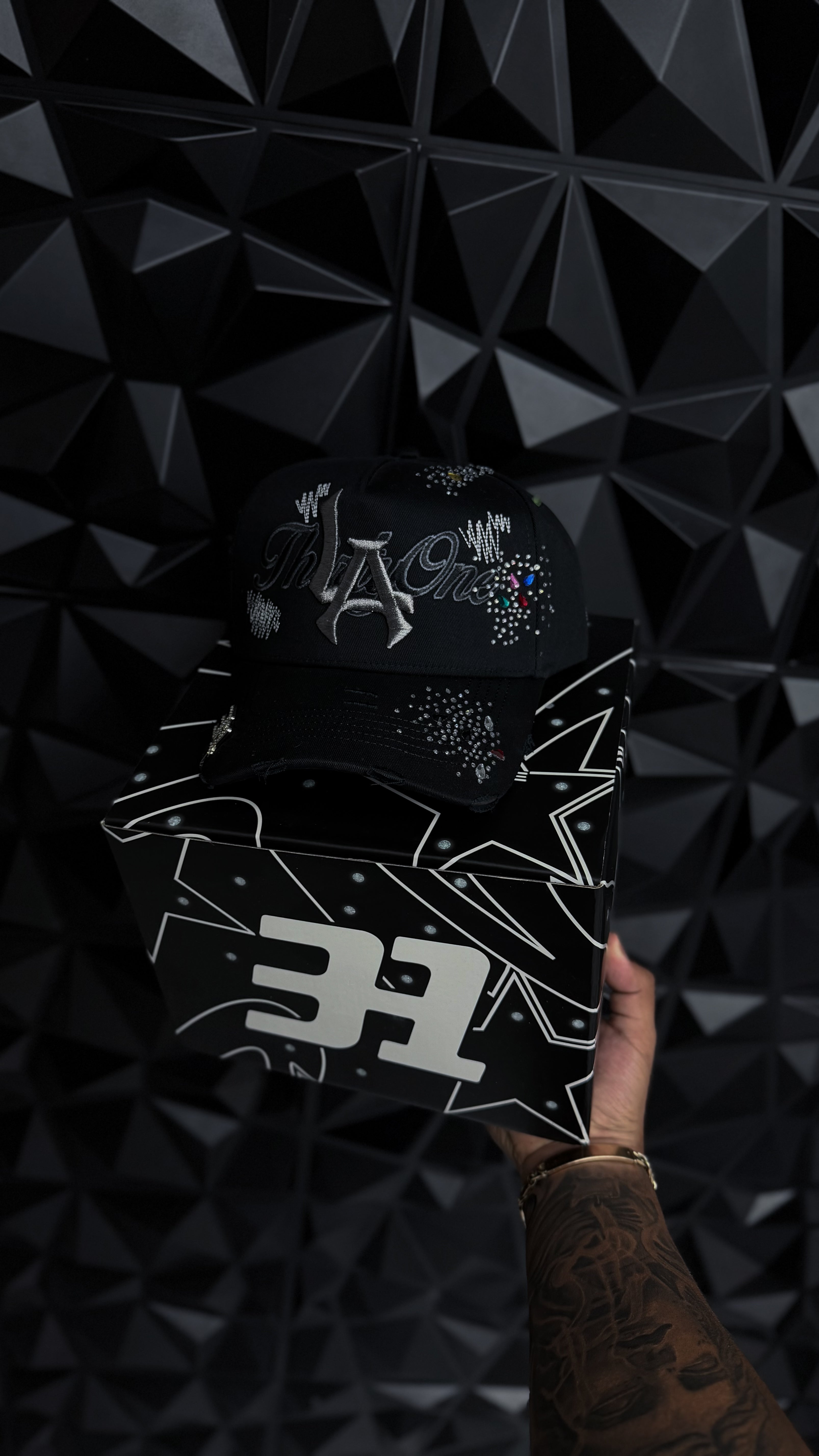 31 HATS JEWELRY DISTRIC CON CAJA